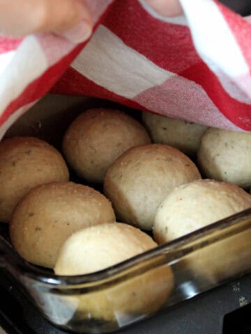 Rosemary Dinner Rolls